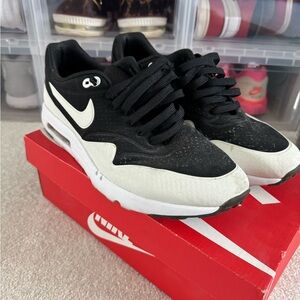 Nike Air Max 1 Essential Black/White – Men’s Size 11 (No Insoles) 👟